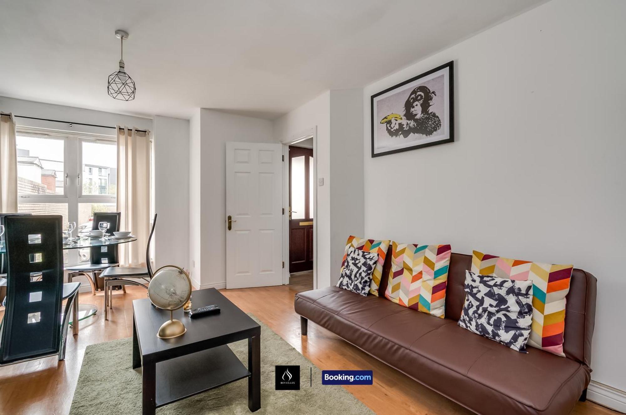 2 Bed House By Boyeilles Apartments Short Lets & Serviced Accommodation Belfast With Balcony & Free Parking Exteriér fotografie