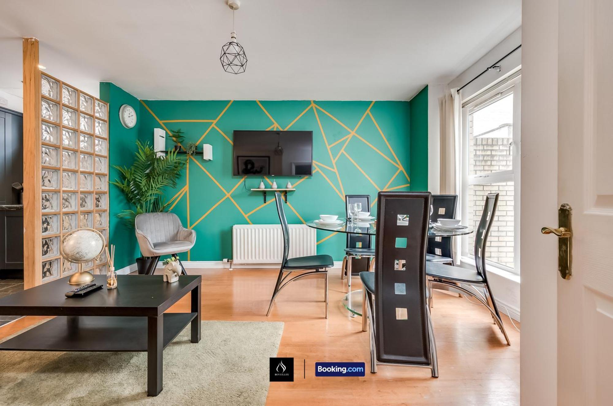 2 Bed House By Boyeilles Apartments Short Lets & Serviced Accommodation Belfast With Balcony & Free Parking Exteriér fotografie
