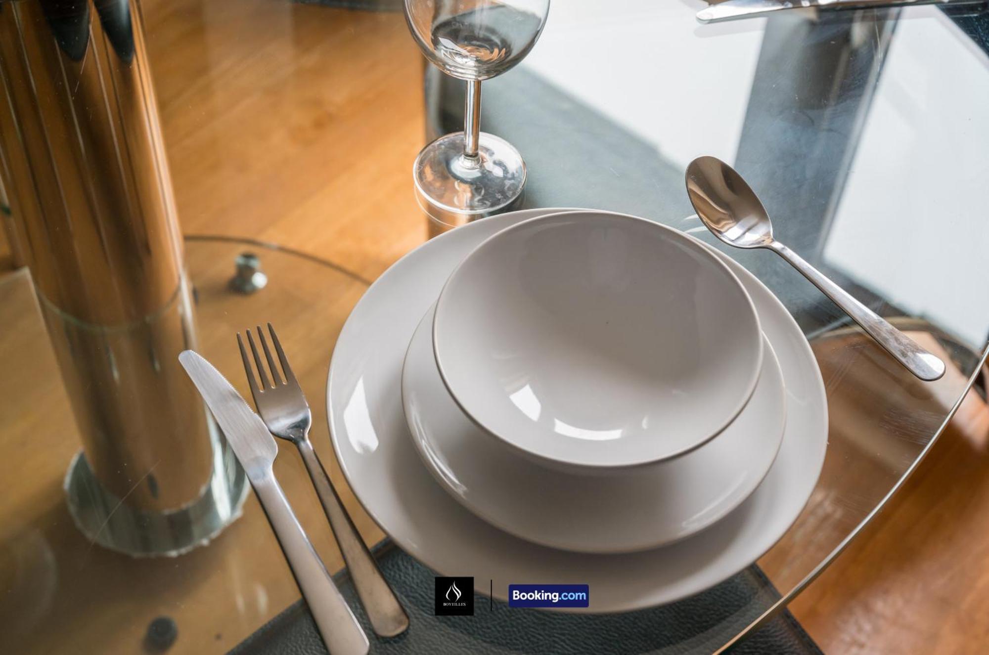 2 Bed House By Boyeilles Apartments Short Lets & Serviced Accommodation Belfast With Balcony & Free Parking Exteriér fotografie