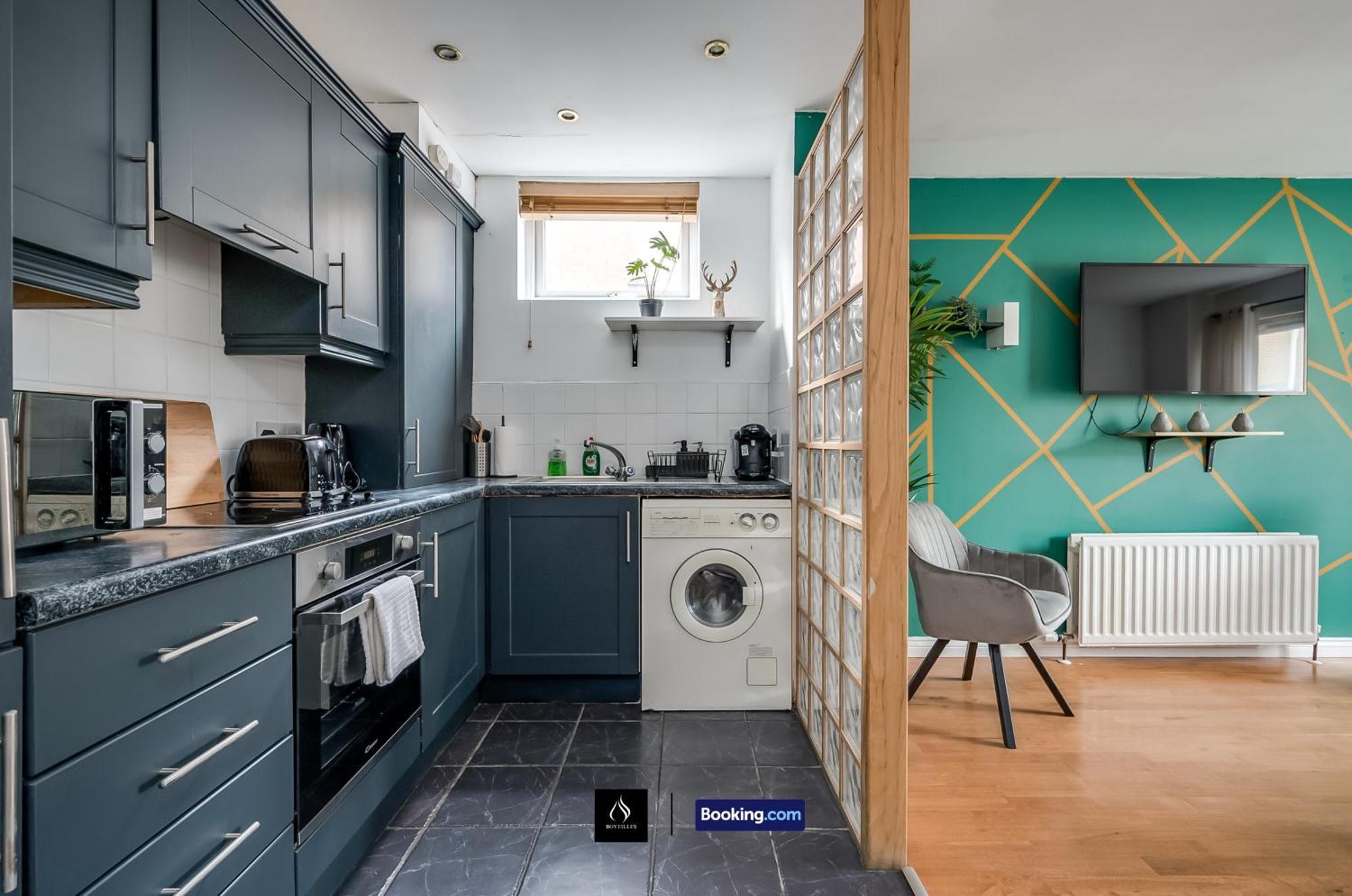 2 Bed House By Boyeilles Apartments Short Lets & Serviced Accommodation Belfast With Balcony & Free Parking Exteriér fotografie