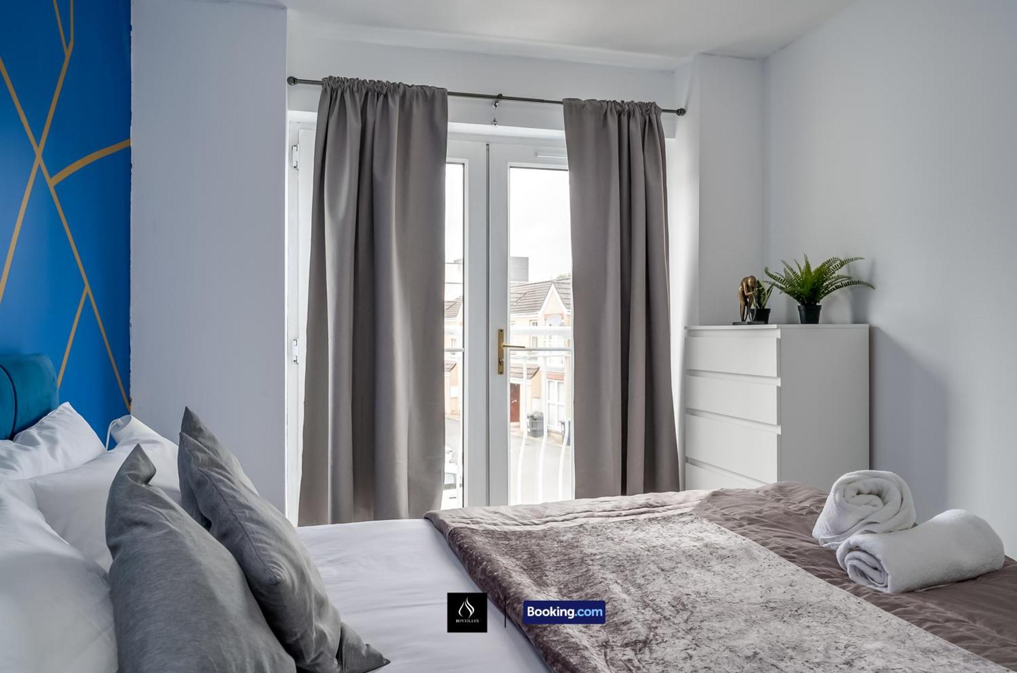 2 Bed House By Boyeilles Apartments Short Lets & Serviced Accommodation Belfast With Balcony & Free Parking Exteriér fotografie