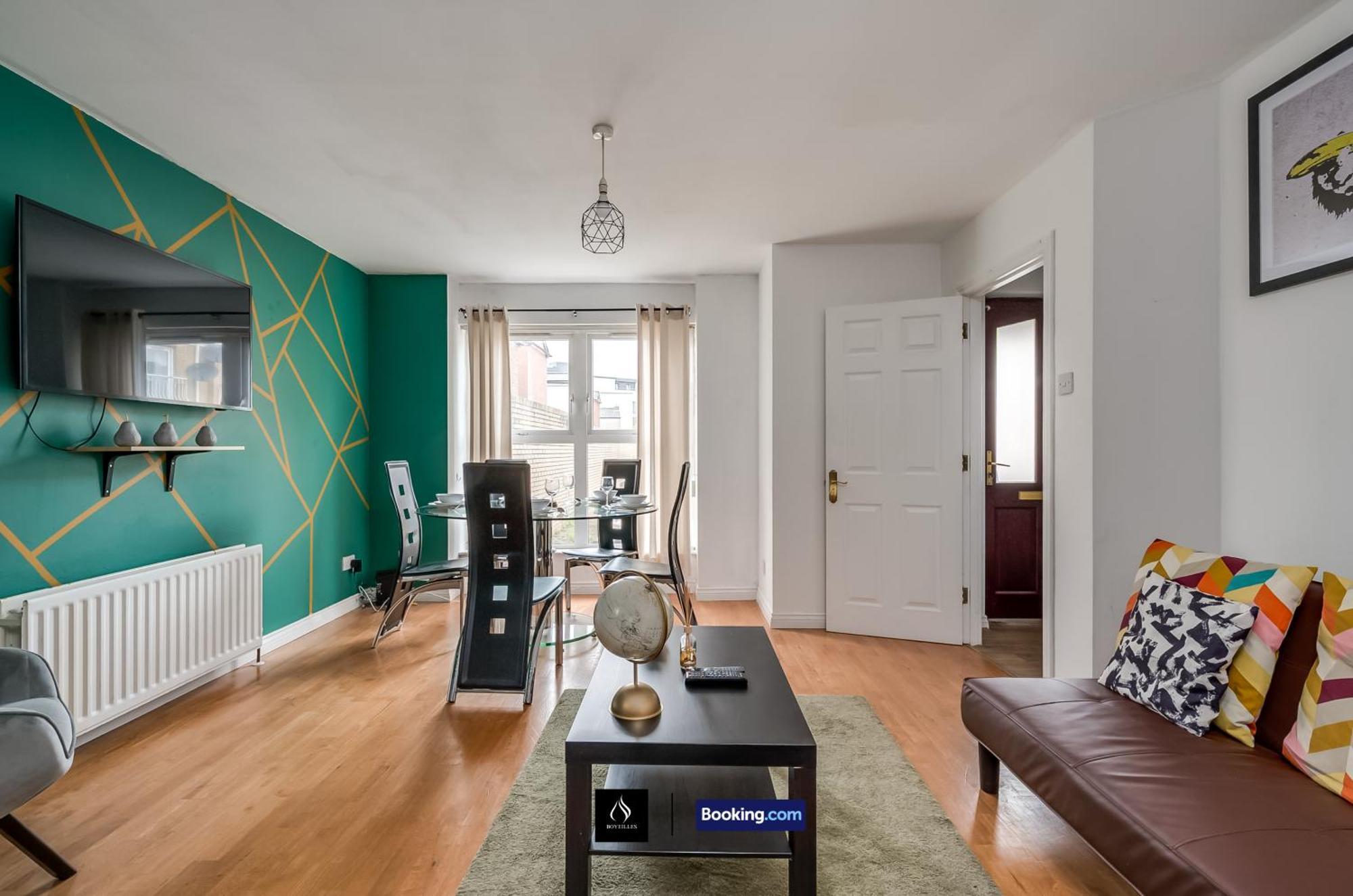 2 Bed House By Boyeilles Apartments Short Lets & Serviced Accommodation Belfast With Balcony & Free Parking Exteriér fotografie