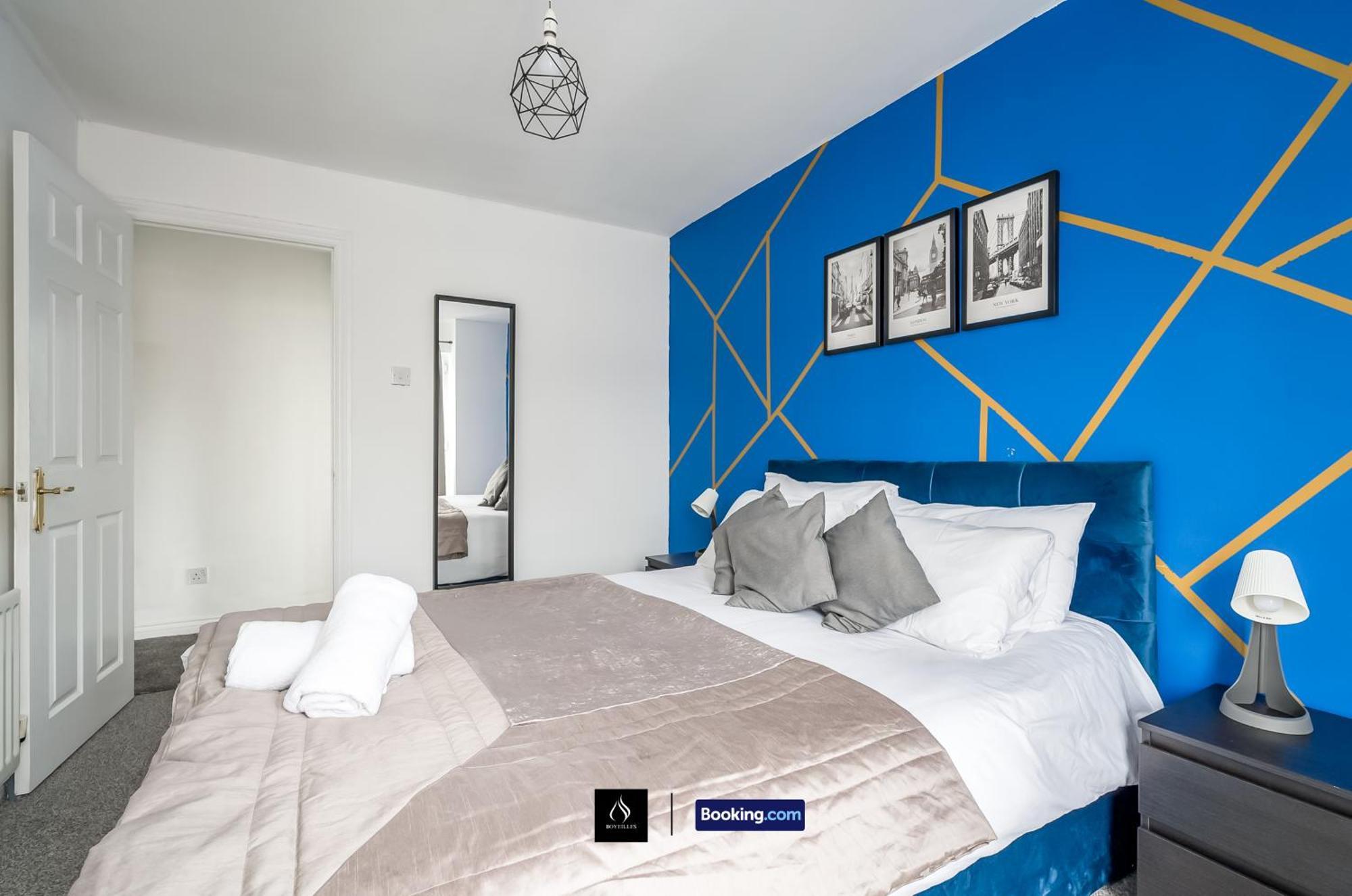 2 Bed House By Boyeilles Apartments Short Lets & Serviced Accommodation Belfast With Balcony & Free Parking Exteriér fotografie