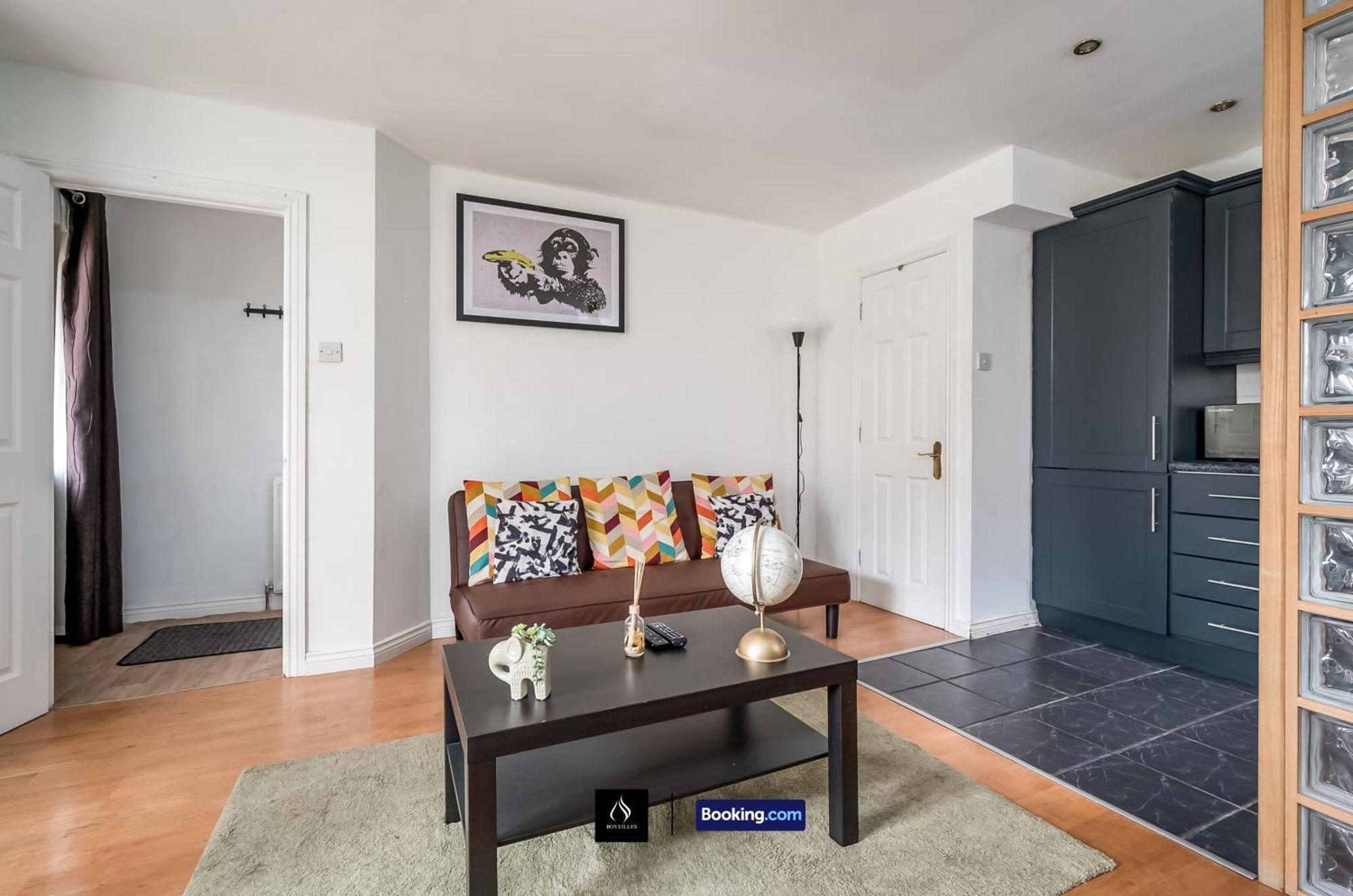 2 Bed House By Boyeilles Apartments Short Lets & Serviced Accommodation Belfast With Balcony & Free Parking Exteriér fotografie